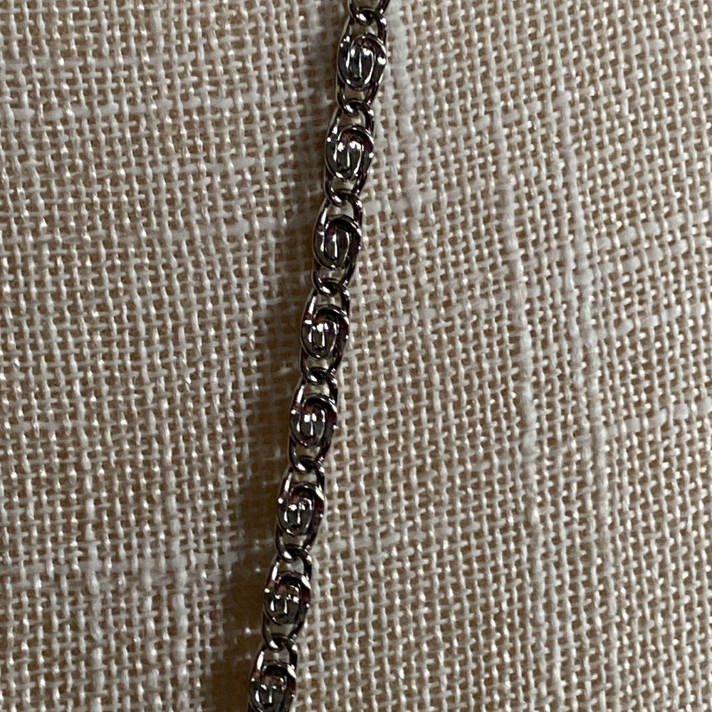 Silvertone Long Chain Easy Open And Close - image 3